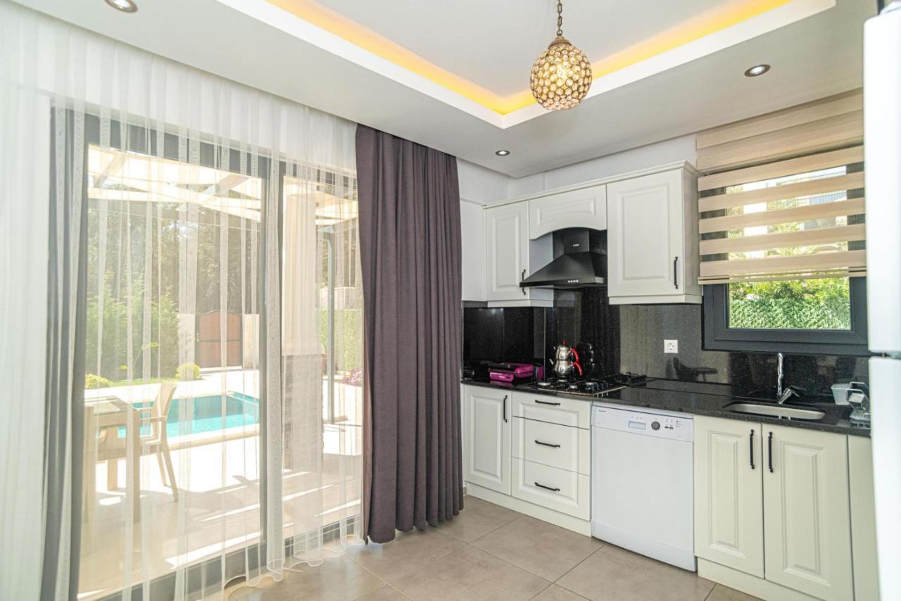 4 Bedroom Holiday Villa In Hisaroenue Oeluedeniz- Gold Rose 페티예 외부 사진